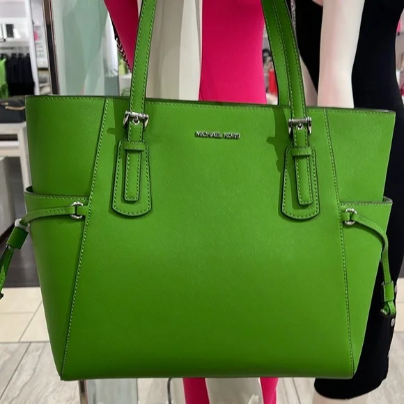 Michael Kors Voyager Large Saffiano Leather Tote Bag
Jangle Green 
NWT - Picture 13 of 16